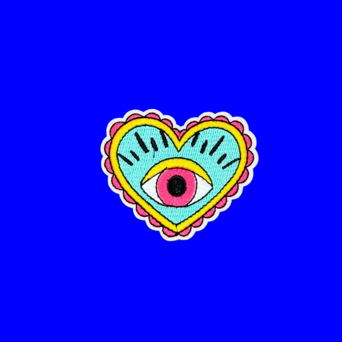 Scalloped edge heart with bright pink eye embroidered patch.
