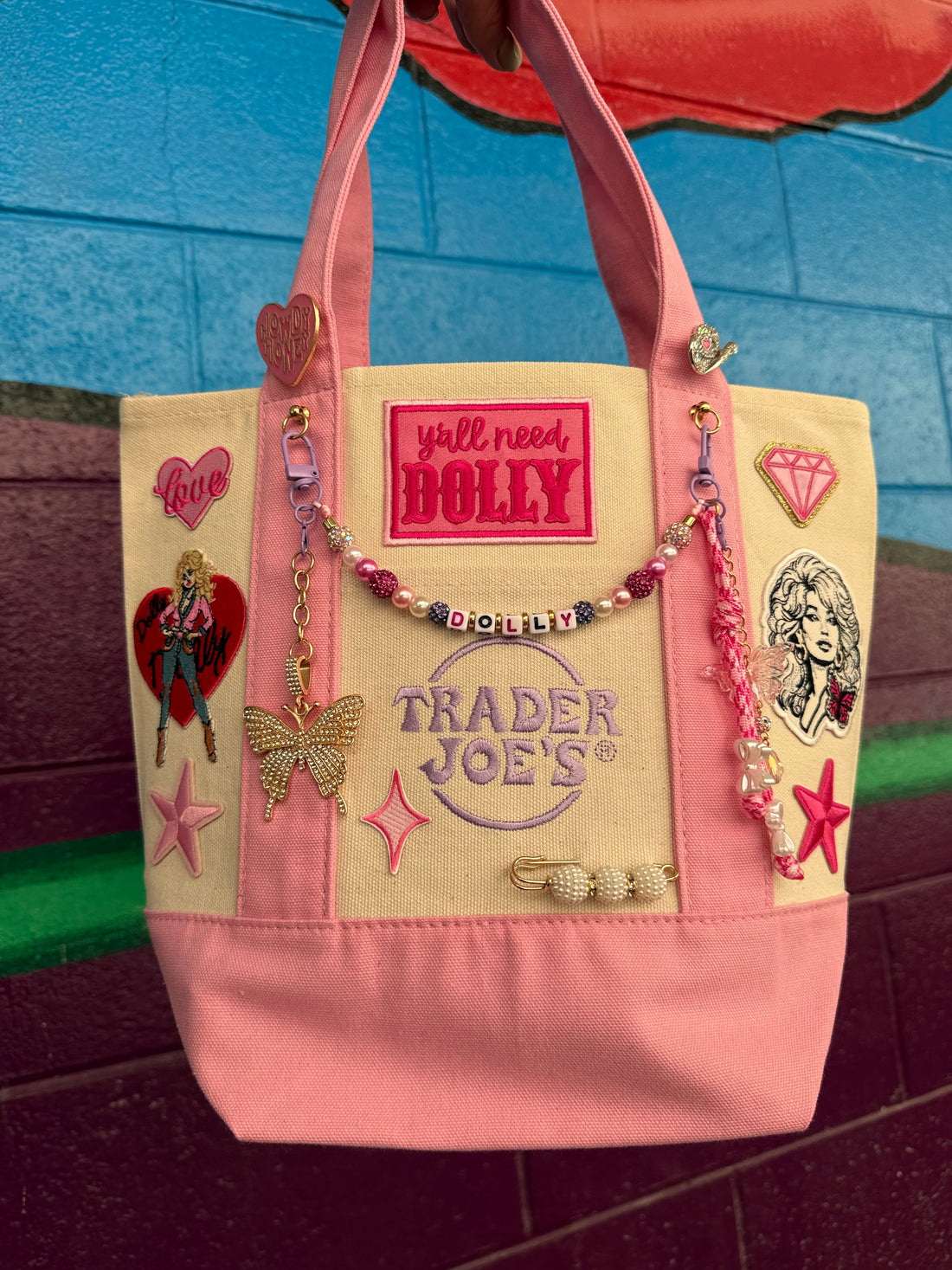 How to Style Dolly Parton Iron-On Patches on a Tote (#DollyDay Edition)
